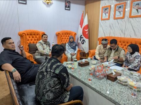 Bawaslu Kota Bekasi saat sambangi kantor DPD PKS Kota Bekasi 