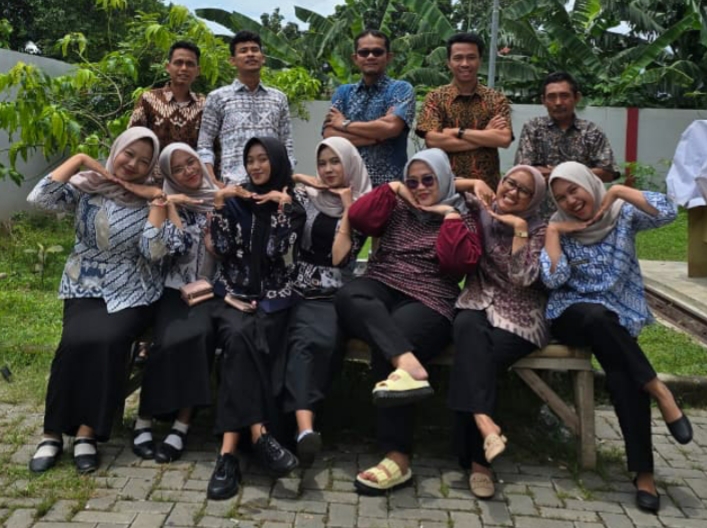 Bawaslu Kota Bekasi Peringati Hari Batik Nasional 