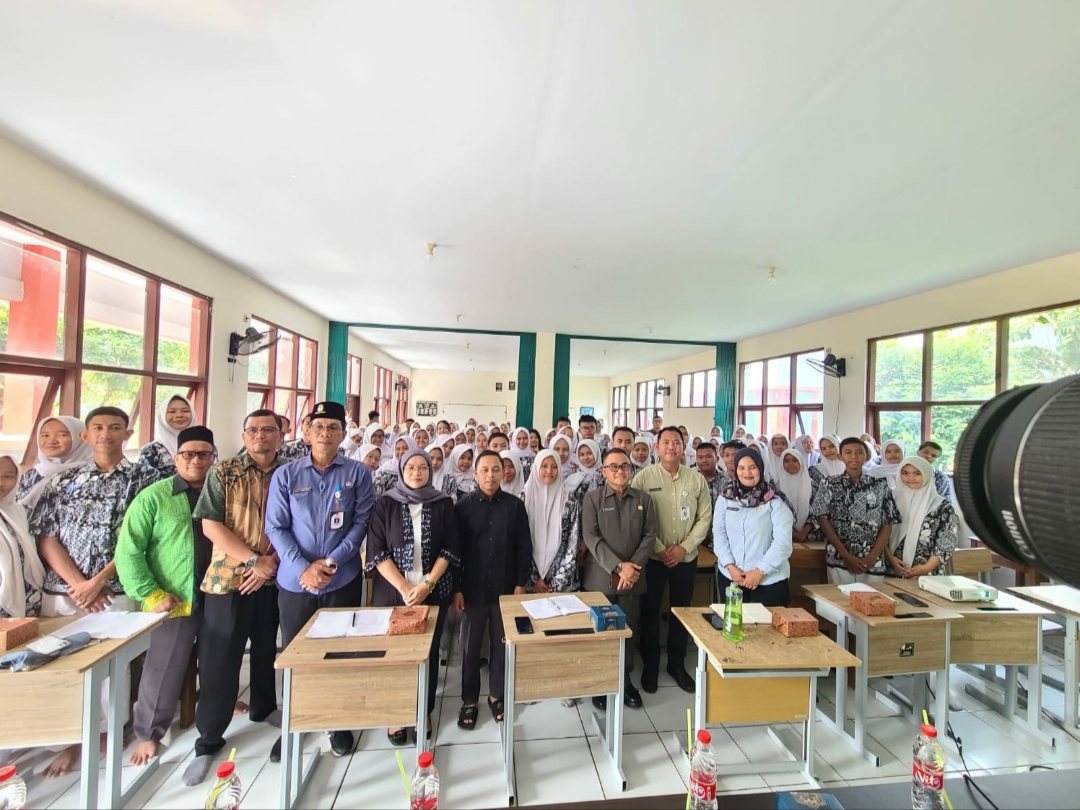Choirunnisa Marzoeki menjadi narasumber pada program Sambangi Sekolah yang digagas KPU Kota Bekasi 