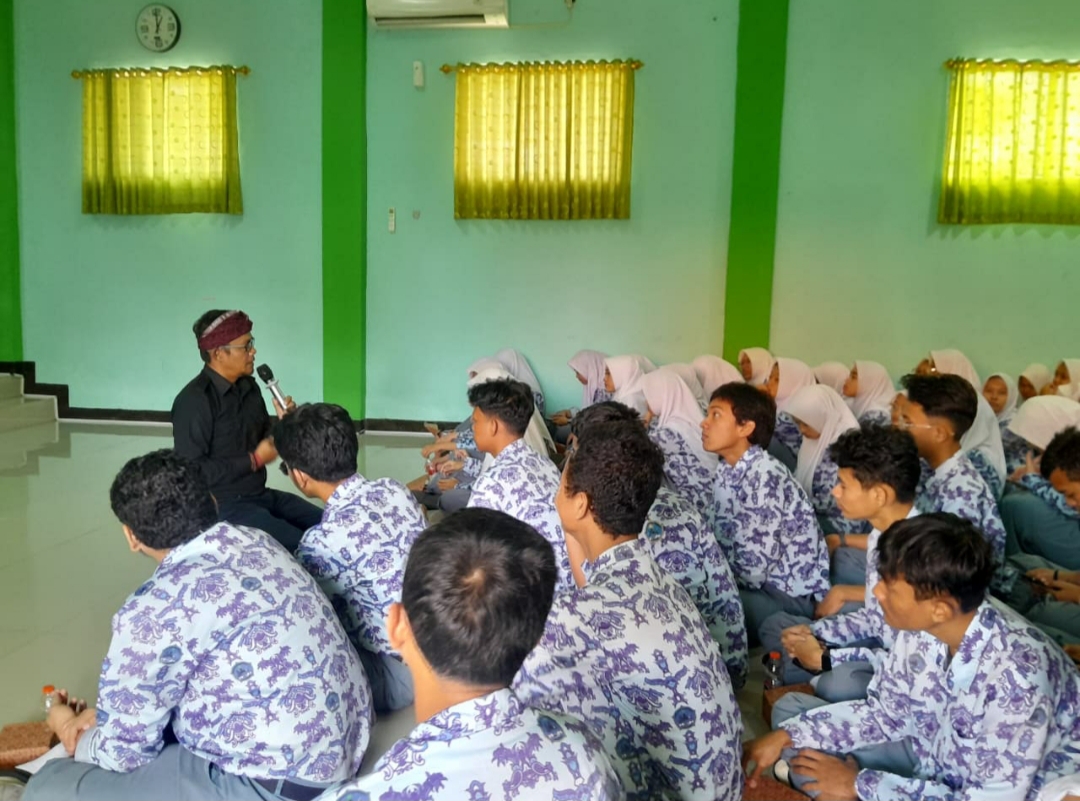 Demokrasi Tak Hanya Saat Pemilu