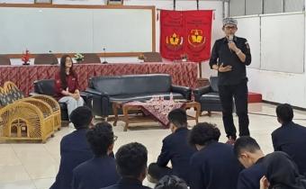 Koordinator Divisi Hukum dan Penyelesaian Sengketa Bawaslu Kota Bekasi Isi Materi pada Latihan Dasar Kepemimpinan Mahasiswa (LDKM) Universitas Krisnadwipayana