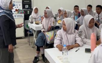 Bawaslu Kota Bekasi Gelar Kelas Demokrasi di SMKN 11 Kota Bekasi
